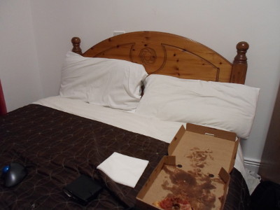 Greasy pizza in bed